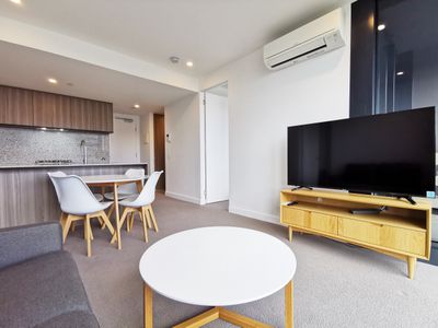 911 / 160 Victoria Street, Carlton