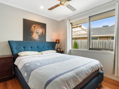 8 Holly Green Drive, Wheelers Hill