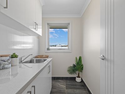 1 / 49 Lakeside Drive, Kings Meadows