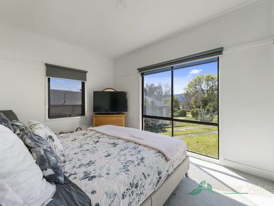 3 Mountain Avenue, Mount Beauty