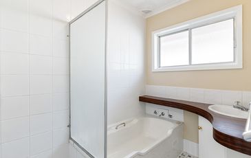 18 Delia Avenue, Budgewoi