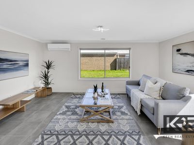 18 Gaudi Boulevard, Corinella