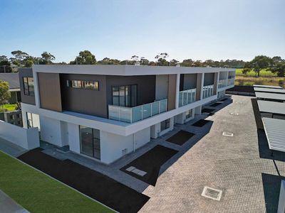 5 / 2a Mander Road, Christie Downs