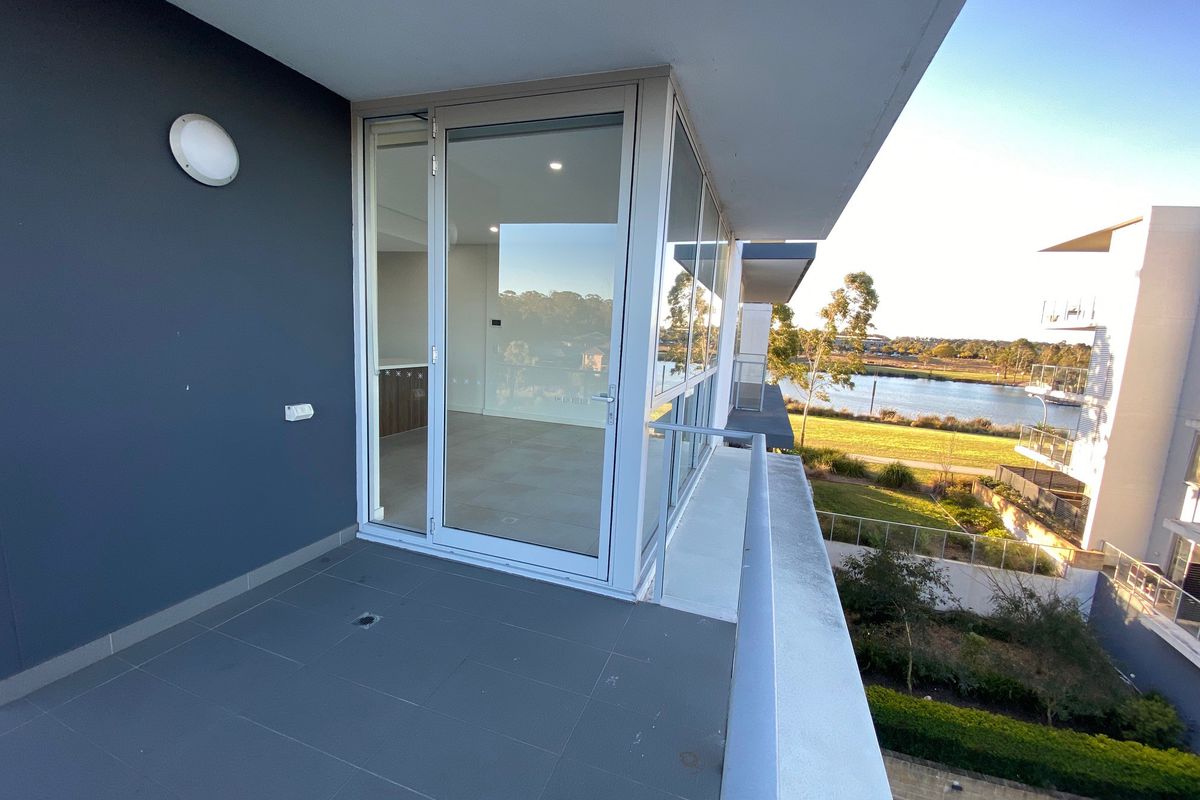 a306 / 98 Lakeside Parade, Jordan Springs