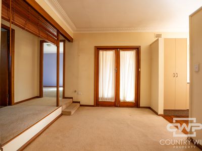 8 Lackey Street, Guyra