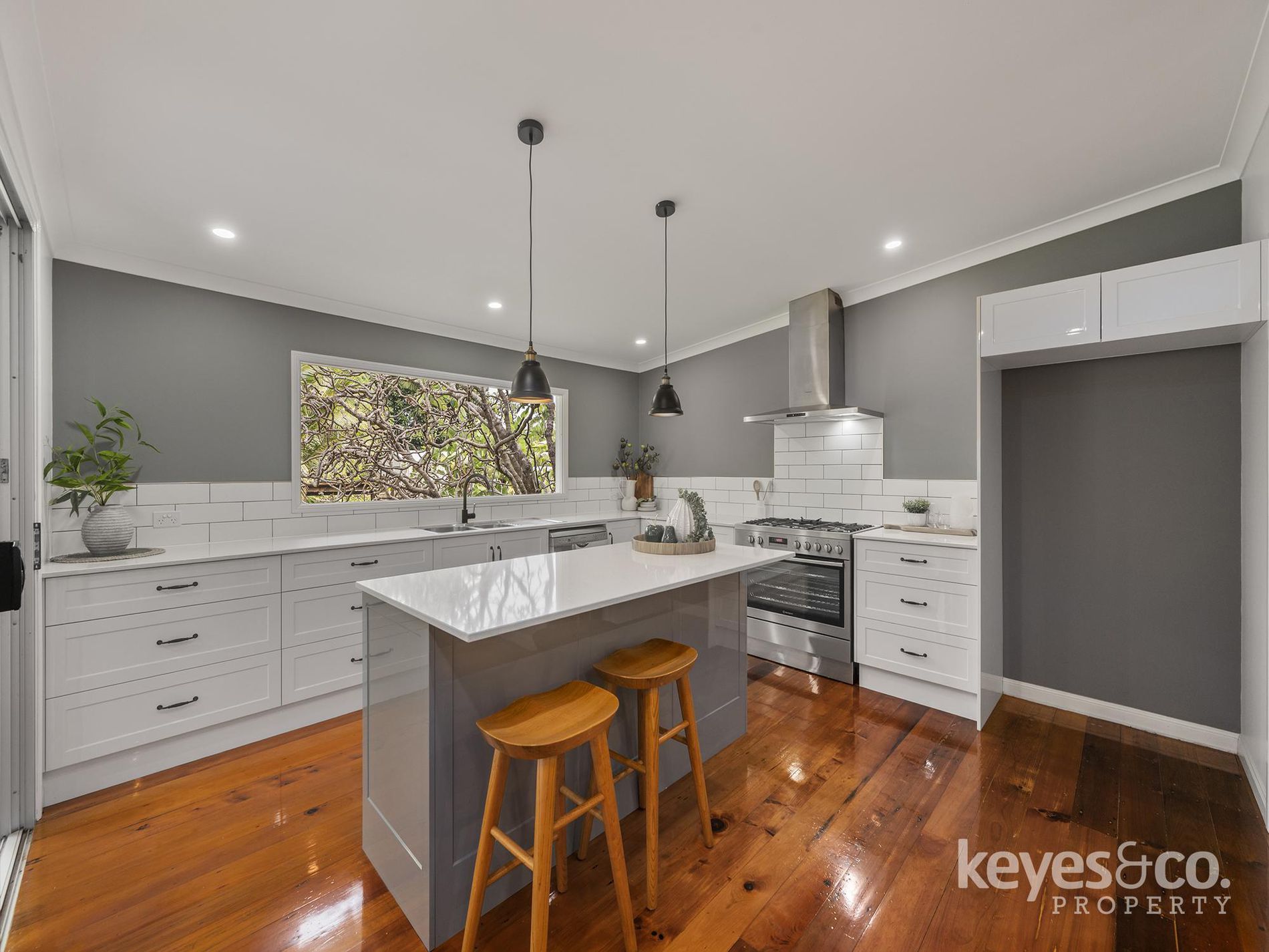 28 Townsend Street, Mysterton