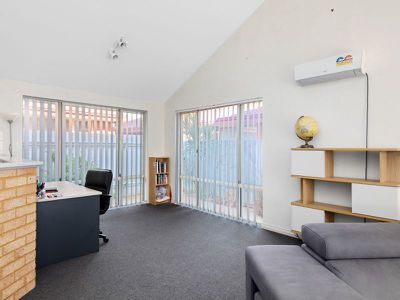 10B Riverina Way, Hannans