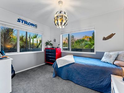 2/962 Beach Road, Torbay