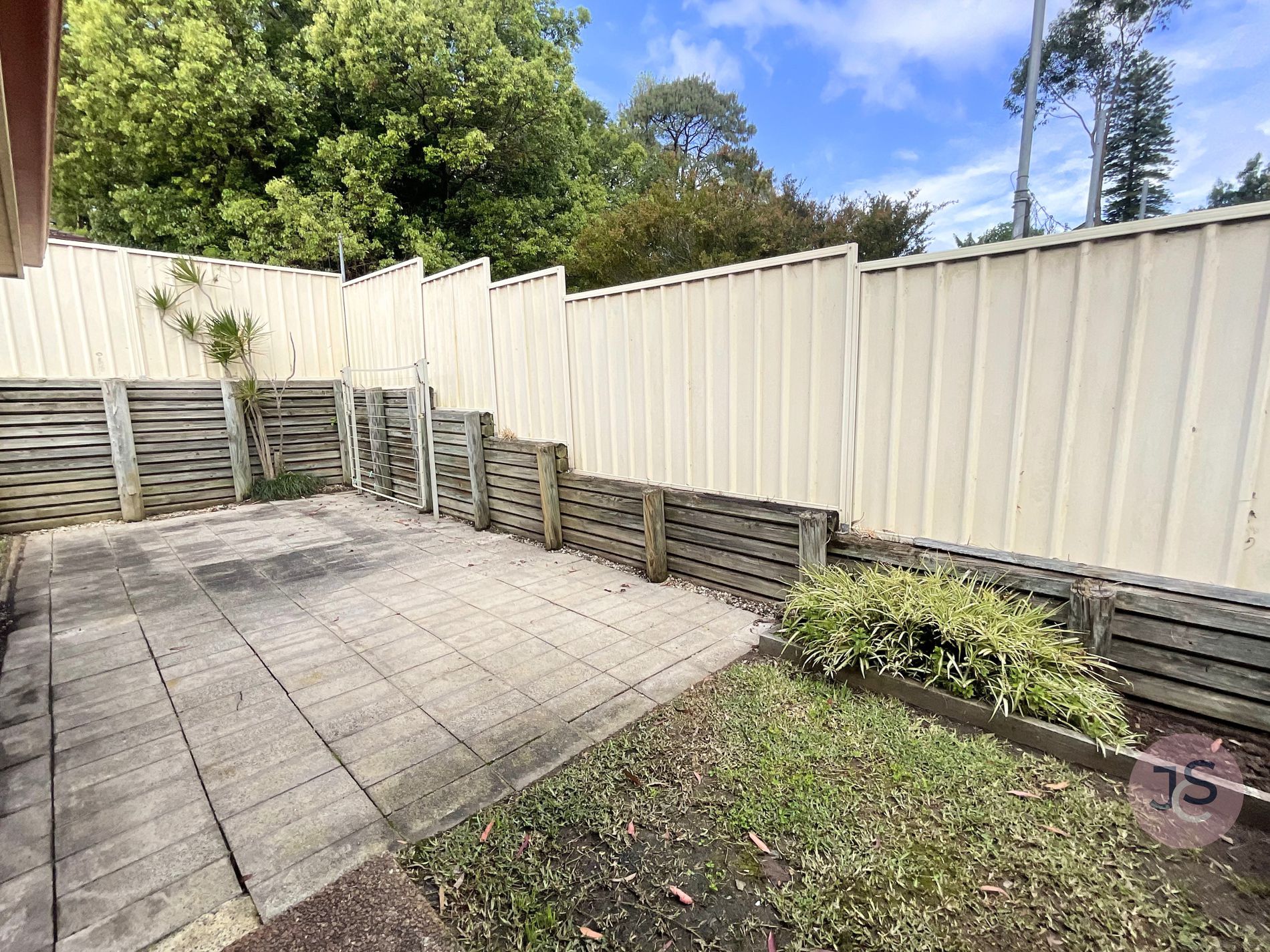 20B Madeleine Avenue, Charlestown