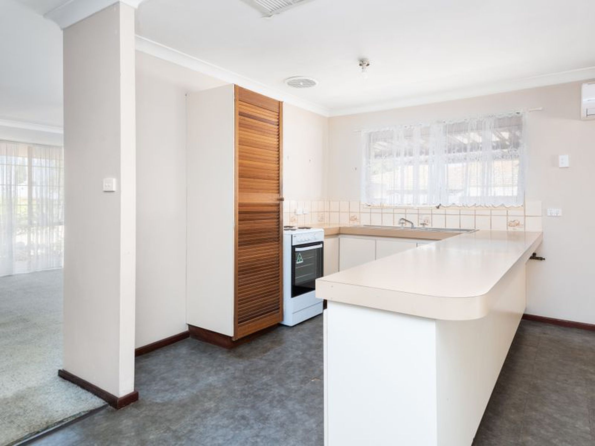 3 Compton Court, Hannans