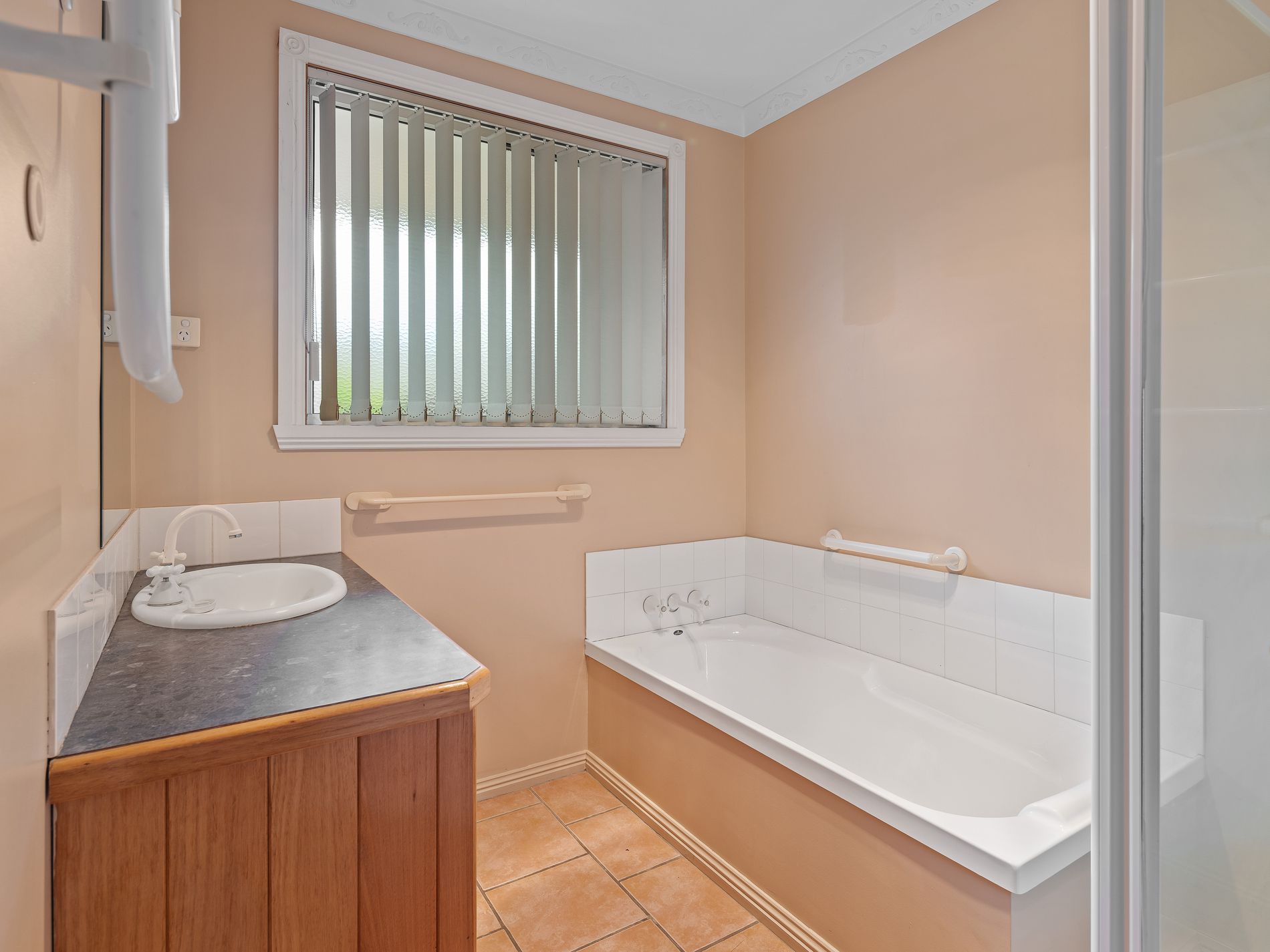 150 Wellington Street, Longford