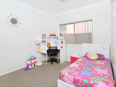 8 Brearley Avenue, Middleton Grange