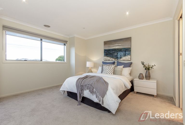 9 ST JOHNS WOOD ROAD, Mount Waverley