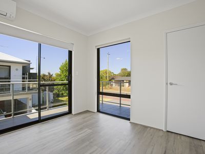 1 / 13 Coolbellup Avenue, Coolbellup