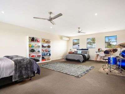 11 RAINLILY CRESCENT, Upper Coomera