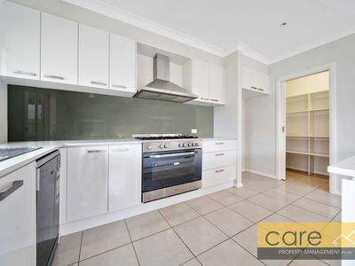 27 Joanne Way, Officer