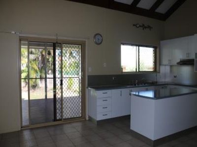 8 Kentia Court, Kawungan