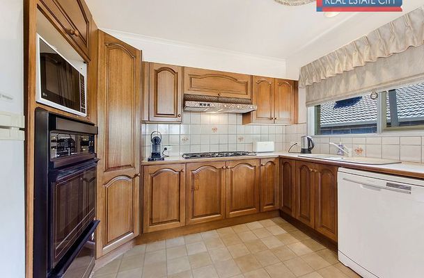 10 Ashford Cresent, Westmeadows