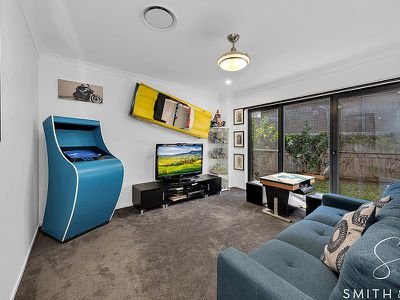 22 Mizen Place, Holland Park West