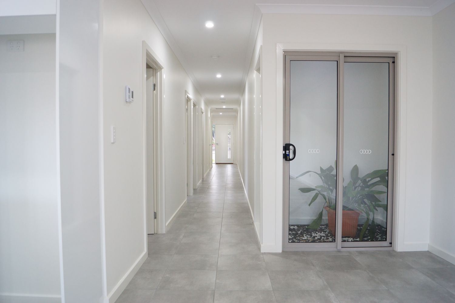 2 / 11 URQUHART STREET s, Horsham