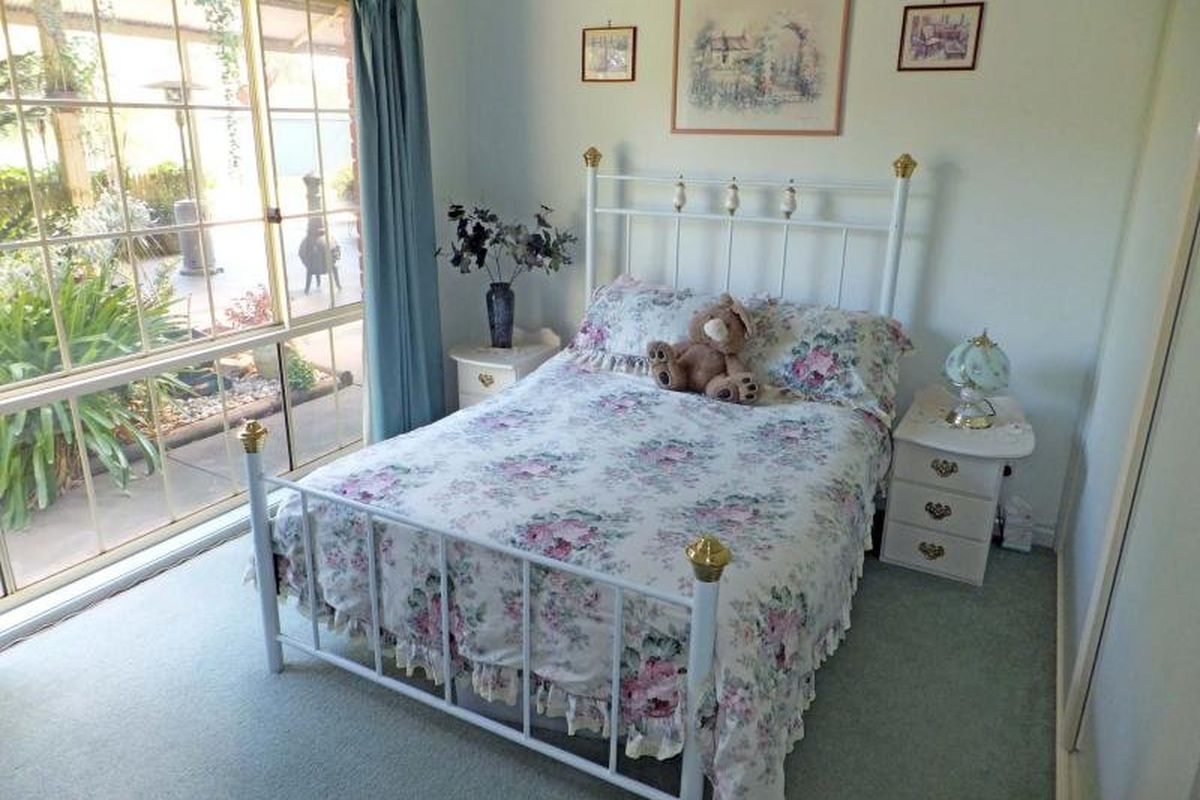 100 The Avenue , Kyabram