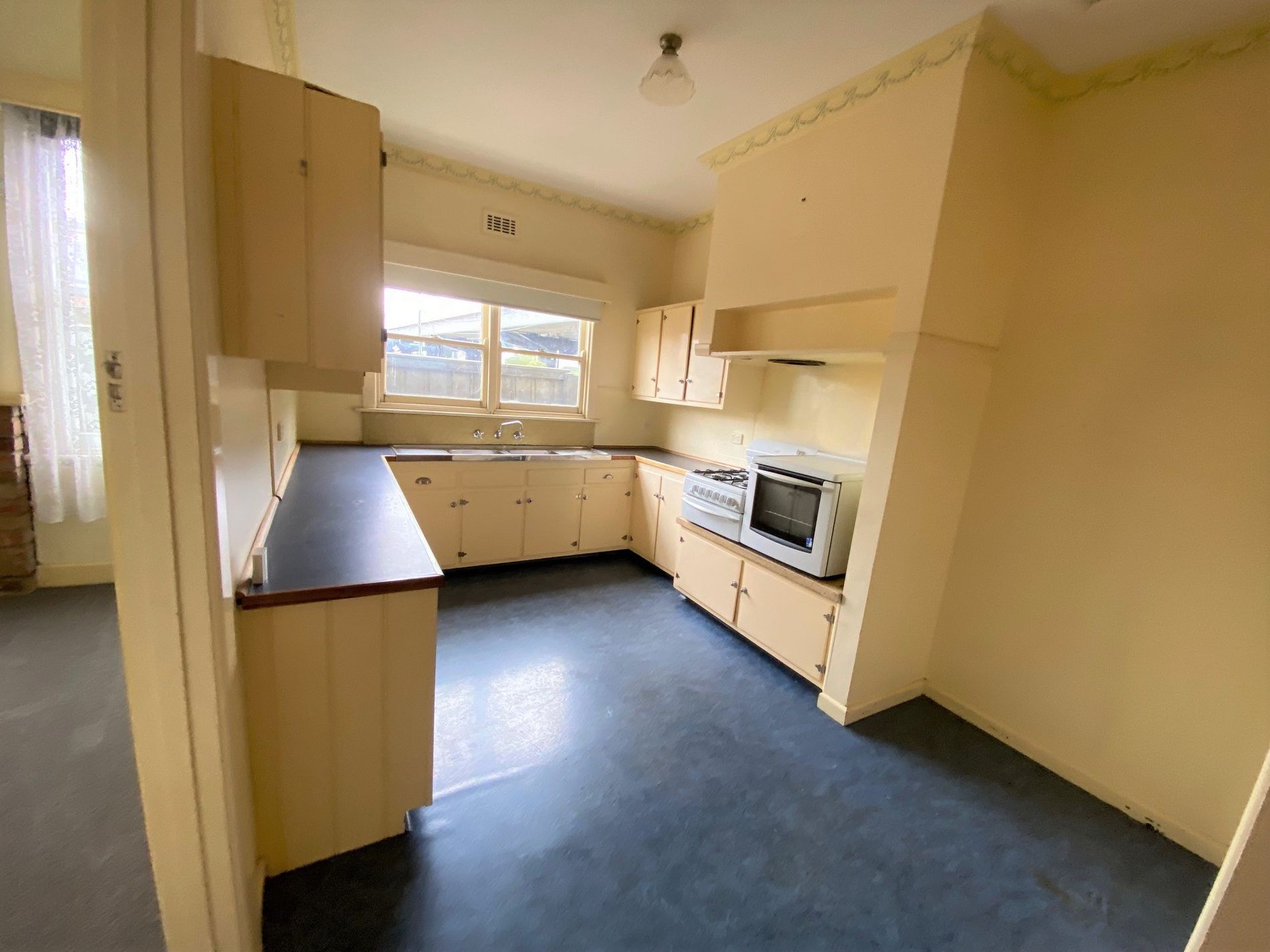 24 Station St, Coburg
