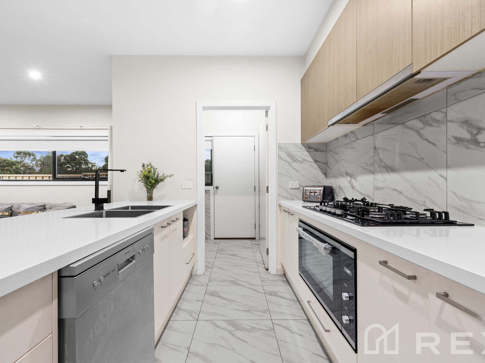 2 / 33 Arcadia Avenue, Hallam