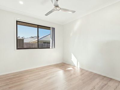 27 Phoebe Way, Gleneagle