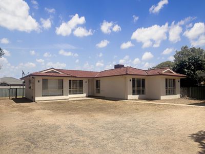 A / 38 South Gloucester Street, Forbes