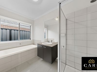 18 Arbourlea Boulevard, Cranbourne North