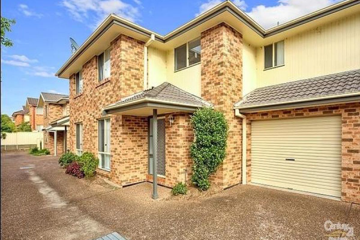 2 / 8 Russell, East Gosford