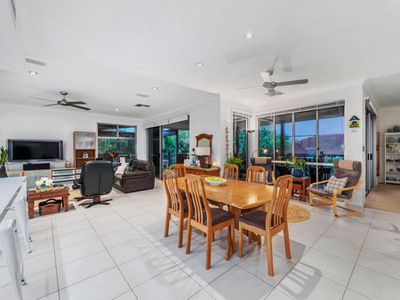 9 Senden Cr, Manly West