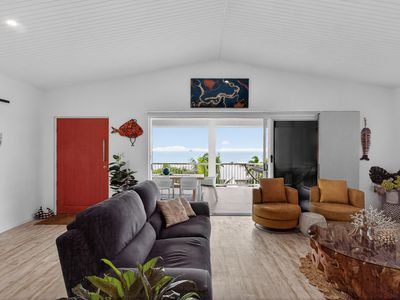 8 Blackcurrant Drive, Hideaway Bay