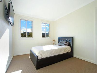 9 / 5-7 Princes Highway, Figtree