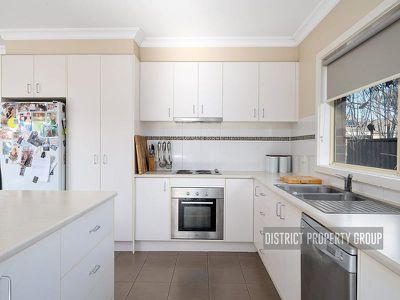 2 / 10 Redgum Drive, Mansfield