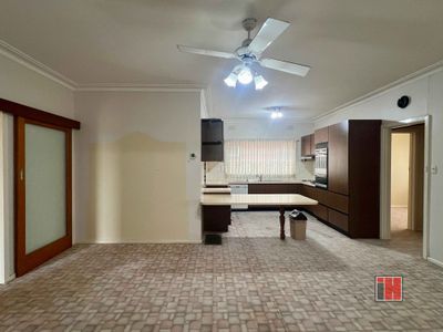 22 Lake Street, Avondale Heights