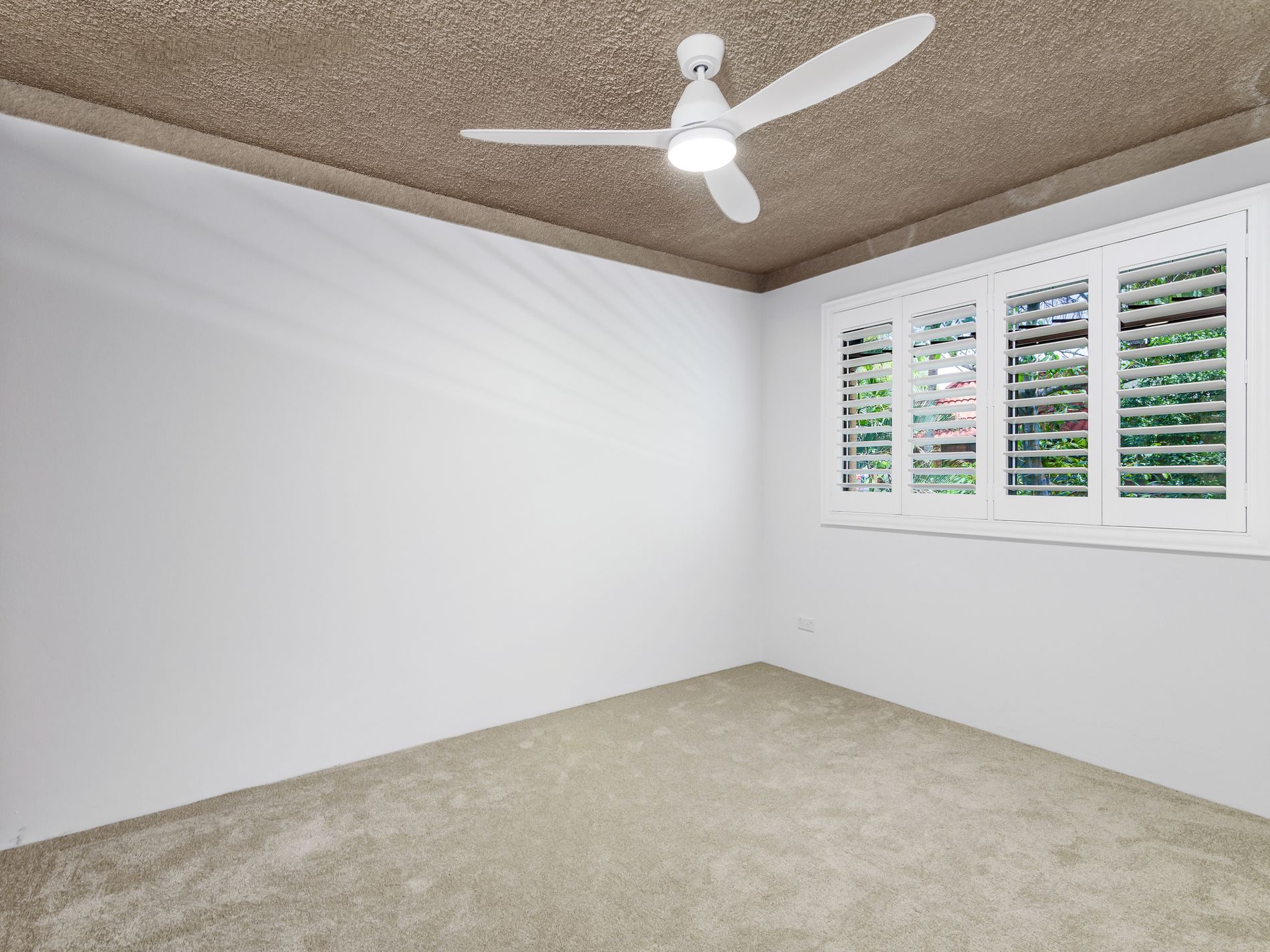 2 / 3 Robert Street, Labrador