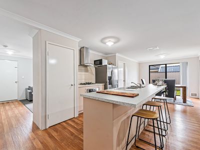 27 Calneggia Drive, Byford