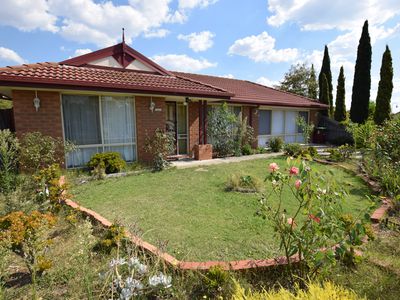 2 Macleod Way, Lynbrook