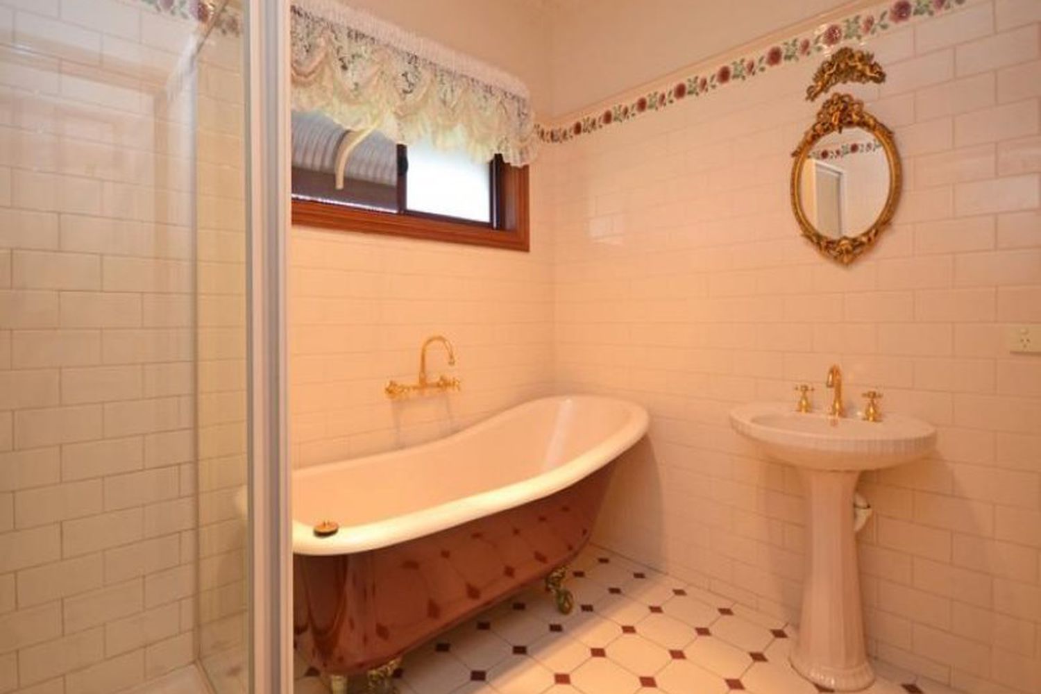 135 Barnes Boulevard, Horsham