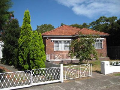 31 Henry Kendall Crescent, Mascot