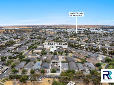 5 EMMETTS MEWS, Deer Park