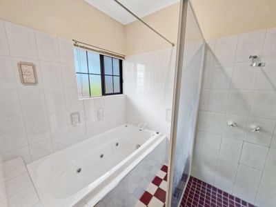 13 Golf Links Road, Atherton