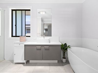 82  Sundowner Parkway (The Gables), Box Hill