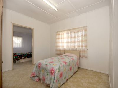 27 Wall Street, Bundamba