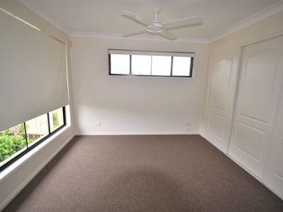 1 / 6 Crosby Avenue, Pacific Pines