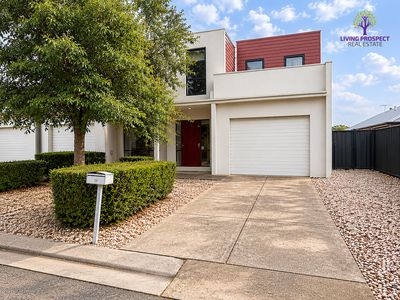 33 / 39 Astley Crescent, Point Cook