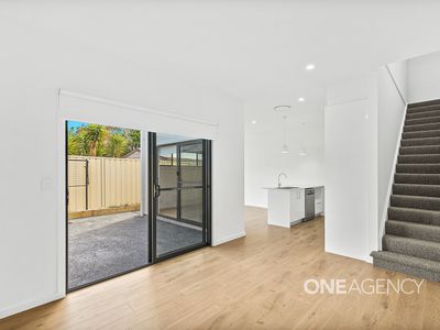 4 / 8 Fraser Crescent, Albion Park