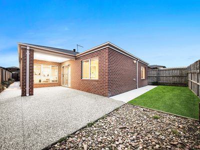 8 Basalt Drive, Clyde North