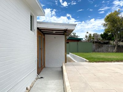 84 Safety Bay Rd, Shoalwater